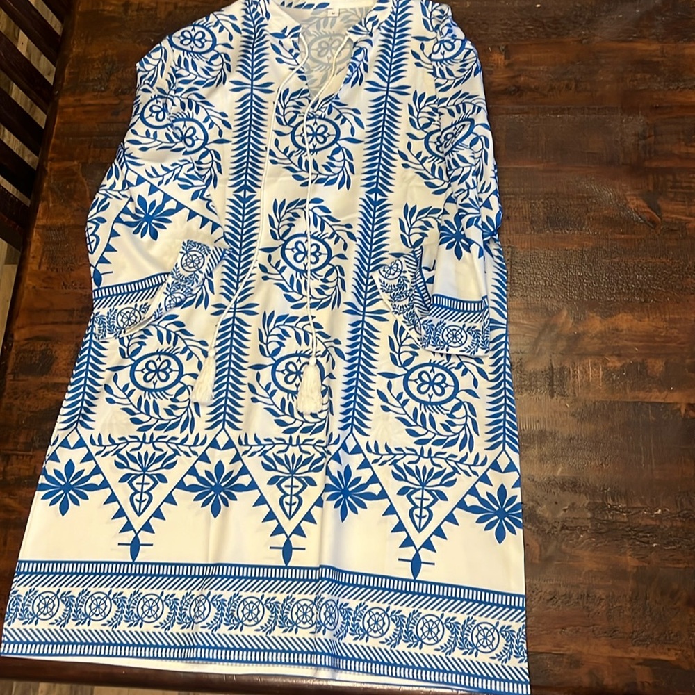 White and blue 3/4 sleeve dress